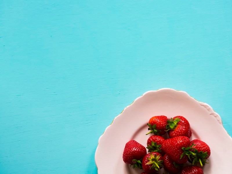 Strawberry spinach salad