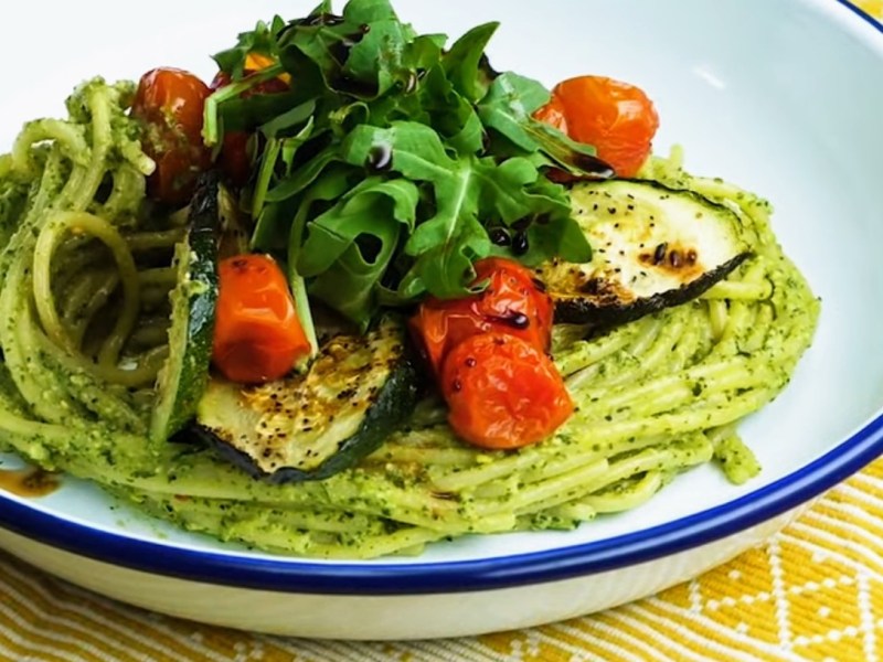 Zucchini pesto pasta